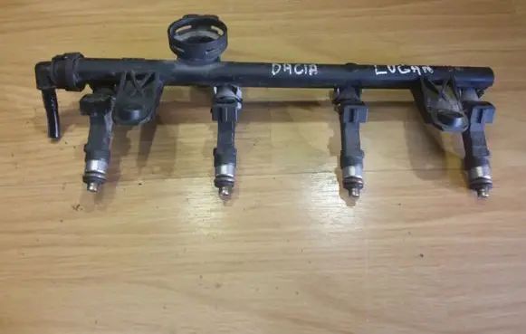 Dacia Logan I Fuel main line pipe 7700274294