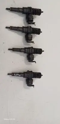 Skoda Octavia Mk1 (1U) Fuel injector 038130073F