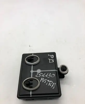 Opel Astra L Door control unit/module 9857119480