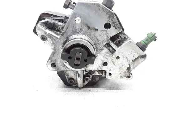 Volvo XC90 Fuel injection high pressure pump 30756125 0445010111