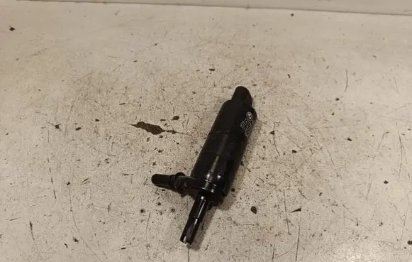 BMW 4 F32 F33 Headlight washer pump 7217792