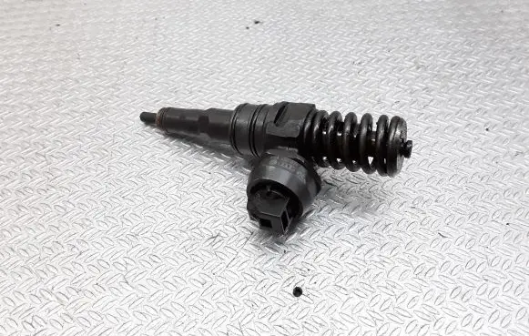 Skoda Octavia Mk2 (1Z) Fuel injector 038130073AG