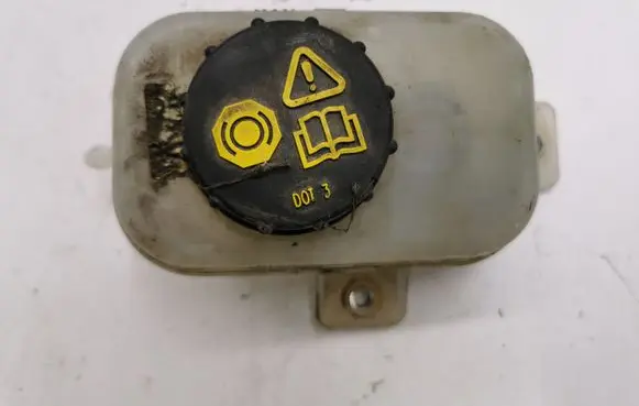 Mazda CX-7 Clutch fluid reservoir/tank 