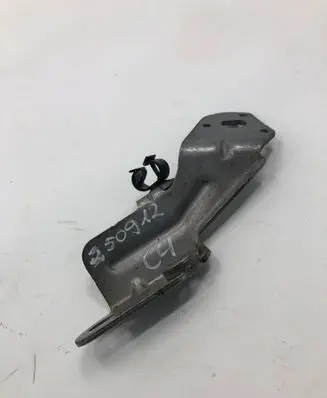 Citroen C4 III e-C4 Intercooler pipe mounting bracket 9836330880