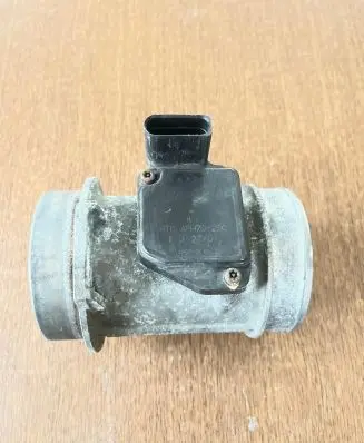 Audi A6 S6 C5 4B Mass air flow meter AFH7025C 5443311