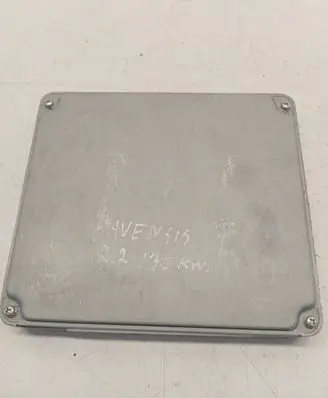 Toyota Avensis T250 Engine control unit/module 8966105021 MB1758008330