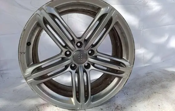 Audi Q7 4L R21 alloy rim 4L0601025AL