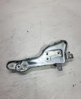 Engine mounting bracket