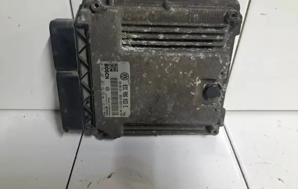 Volkswagen Jetta V Engine control unit/module 03C906032E 03C906032 0261201355