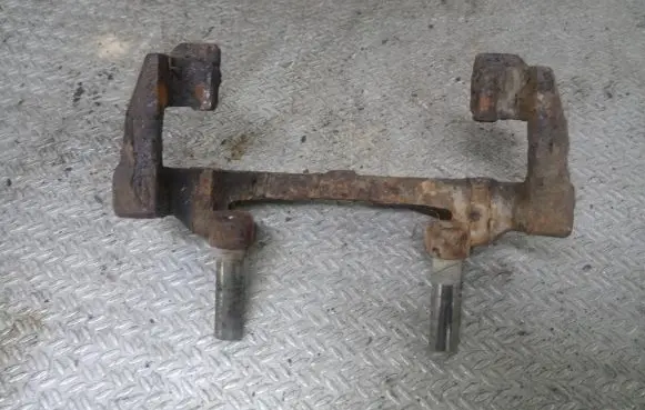 Toyota Yaris Front Brake Caliper Pad/Carrier 