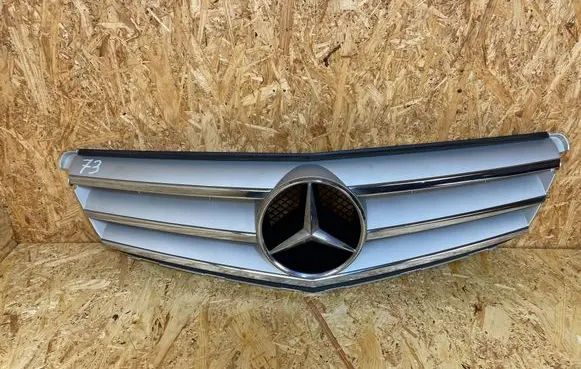 Mercedes-Benz C W204 Front bumper upper radiator grill A2048800023