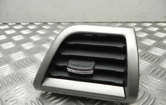 Rear air vent grill