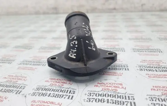 Audi A4 S4 B5 8D Engine coolant pipe/hose 048121121B