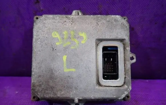 Ford Mondeo Mk III Voltage converter/converter module 1S71-12B655-AA