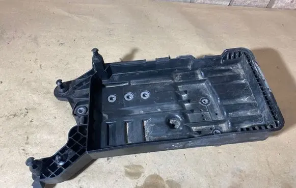 Volkswagen Tiguan Battery tray 5QF915321C 5QF915325B