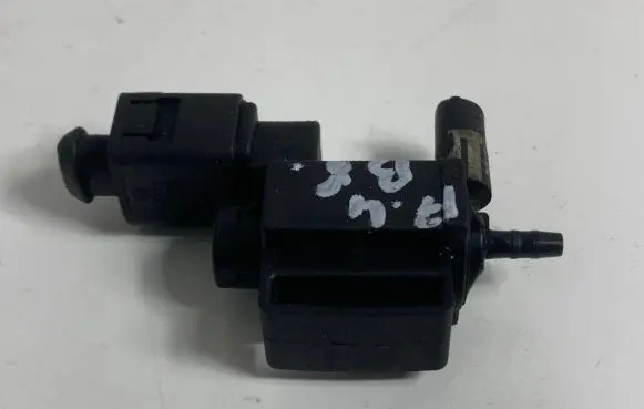 Audi A4 S4 B8 8K Vacuum valve 