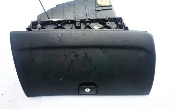 Peugeot 407 Glove box