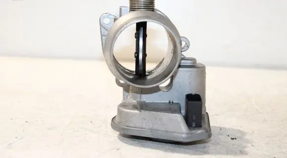 BMW 1 E81 E87 Throttle valve 7804373