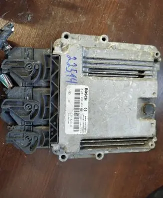 Ford Fiesta Engine control unit/module 237102213r 0281030439