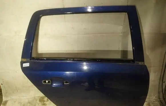 Opel Astra H Rear door melynos