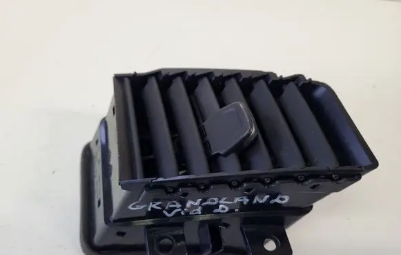 Opel Grandland X Dash center air vent grill YP00062877