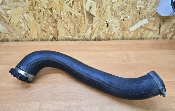 Volvo V40 Intercooler hose/pipe 31422405