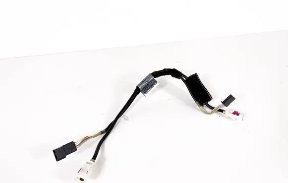 BMW 3 E92 E93 AUX in-socket connector 9187009 9243123 13318811
