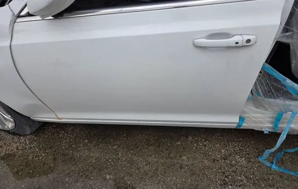 Chrysler 300M Front door