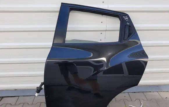 Nissan Juke I F15 Rear door