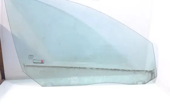 Volvo V70 Front door window glass four-door AS2