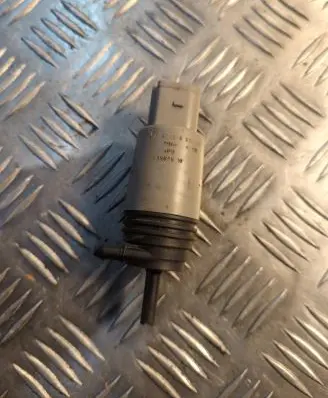 BMW 3 E90 E91 Windscreen/windshield washer pump 23557610
