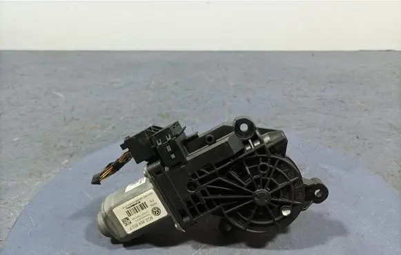 Volkswagen Polo IV 9N3 Front door window regulator with motor 6Q2959802F