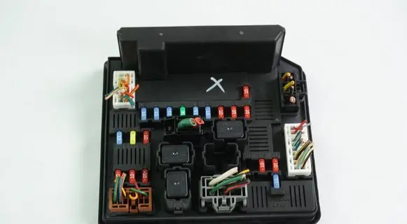 Nissan Qashqai Fuse module 284B7BB00B