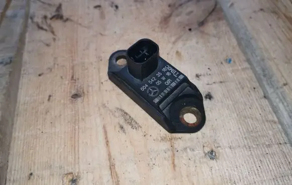 Mercedes-Benz ML W164 Airbag deployment crash/impact sensor 0045423518