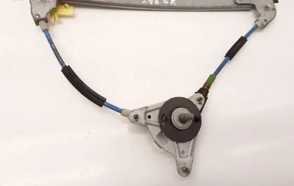 Rear door manual window regulator