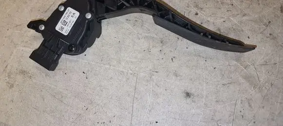 Opel Astra J Accelerator throttle pedal 13252702