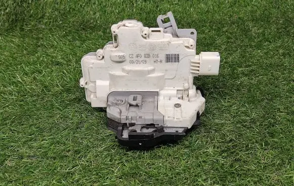 Audi A3 S3 A3 Sportback 8P Rear door lock 4F0839016