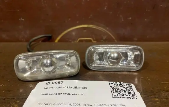 Audi A4 S4 B7 8E 8H Front fender indicator light 8E0949127