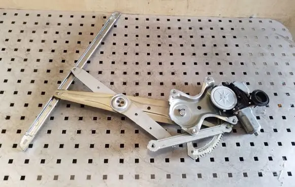 Lexus CT 200H Front door window regulator with motor 8571075060