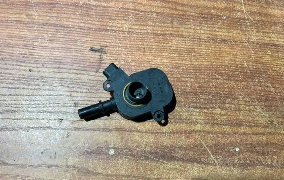 Ford Focus C-MAX Fuel pressure regulator 9659010880