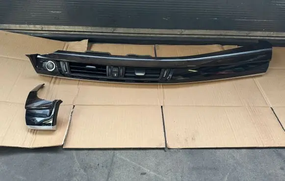 BMW X5 F15 Dash center air vent grill