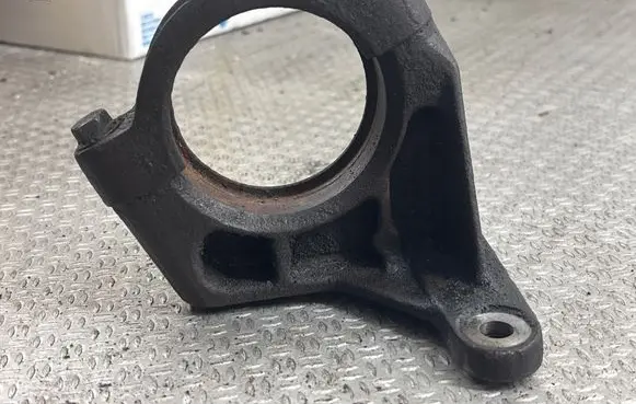 Volvo V70 Driveshaft support bearing bracket 9143465