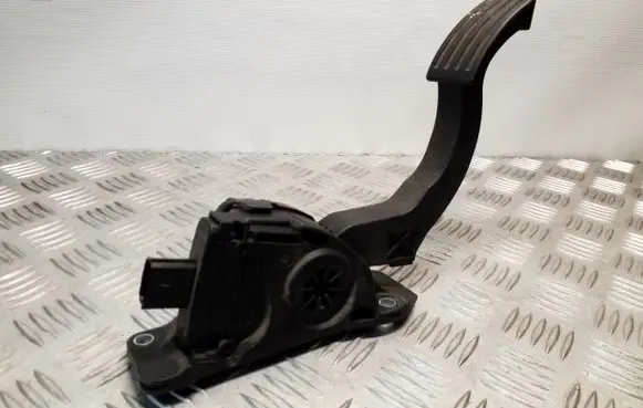 Volvo V40 Accelerator throttle pedal 31280595