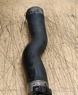BMW 5 F10 F11 Intercooler hose/pipe 521108A