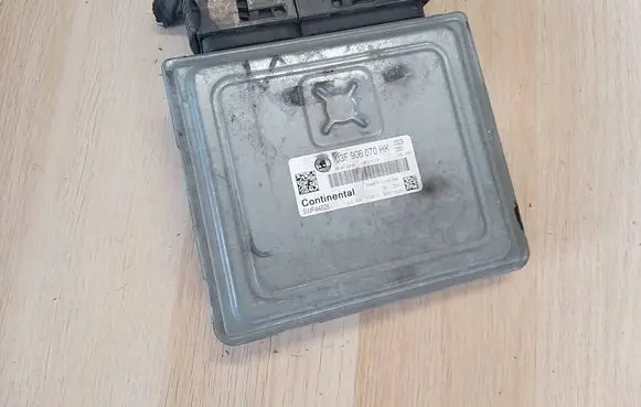 Skoda Fabia Mk2 (5J) Engine control unit/module 03F906070HK