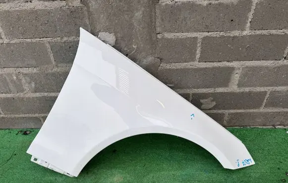 Mercedes-Benz E C207 W207 Fender 