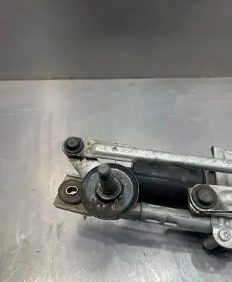 BMW 1 E81 E87 Front wiper linkage and motor