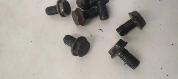 Volkswagen Golf VI Nuts/bolts 