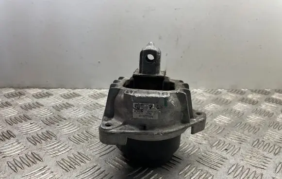 BMW 7 F01 F02 F03 F04 Engine mount bracket 6777371