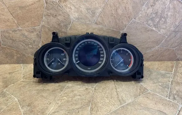 Mercedes-Benz C W204 Speedometer (instrument cluster) A2049004809
